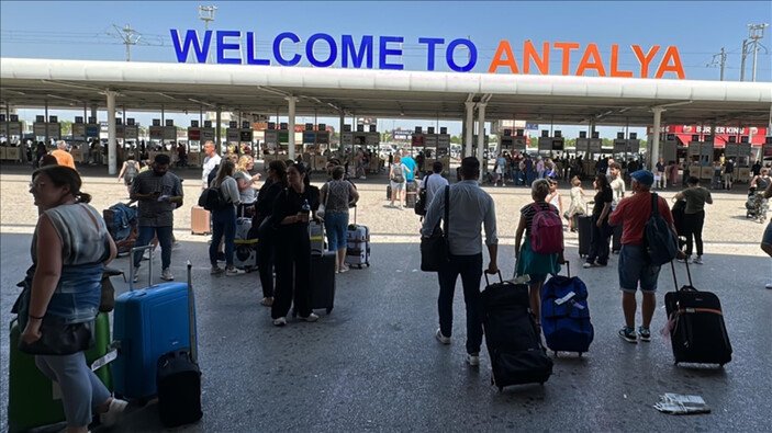 Antalya Havalimanı uçak ve yolcu rekoru kırıldı